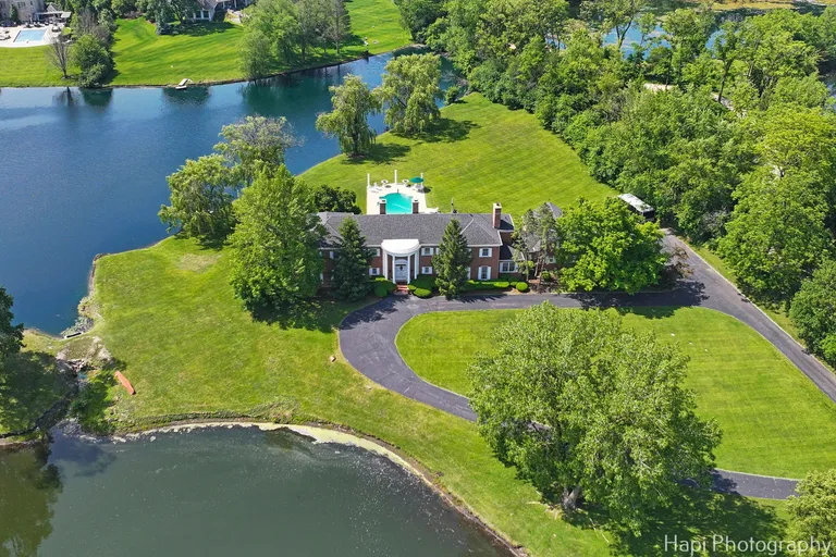 7 3 Lakes Rd, Barrington Hills, IL 60010