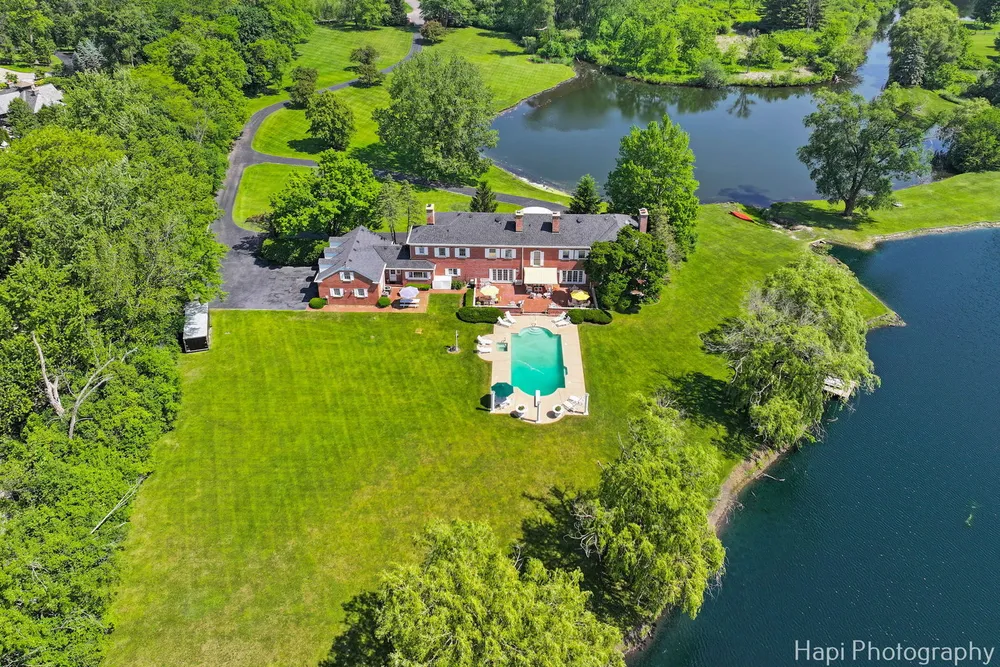 7 3 Lakes Rd, Barrington Hills, IL 60010
