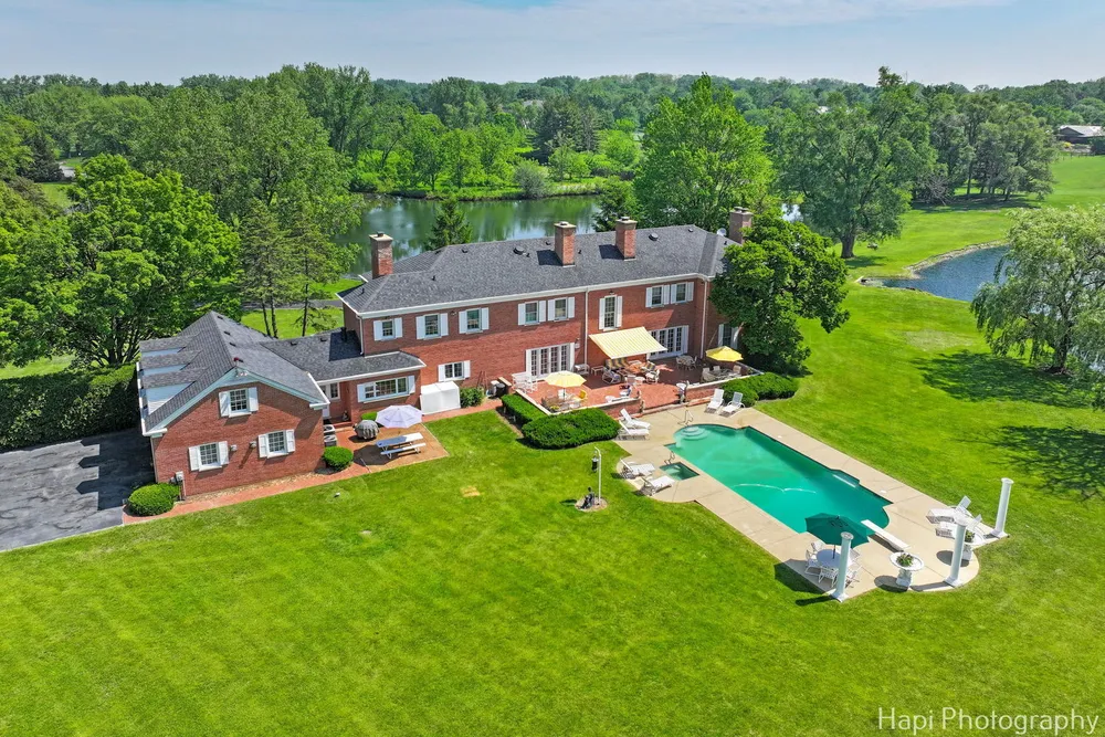 7 3 Lakes Rd, Barrington Hills, IL 60010