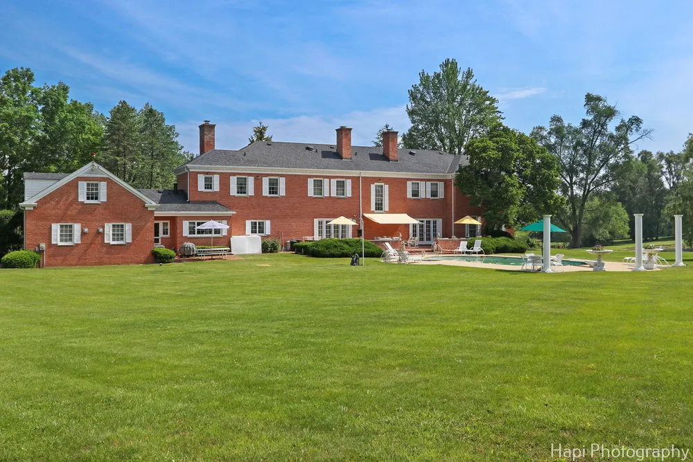 7 3 Lakes Rd, Barrington Hills, IL 60010