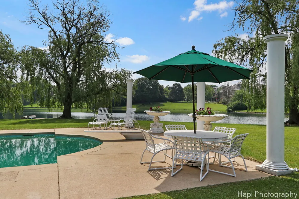 7 3 Lakes Rd, Barrington Hills, IL 60010