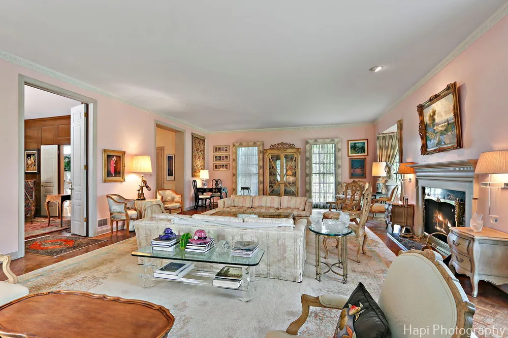 7 3 Lakes Rd, Barrington Hills, IL 60010