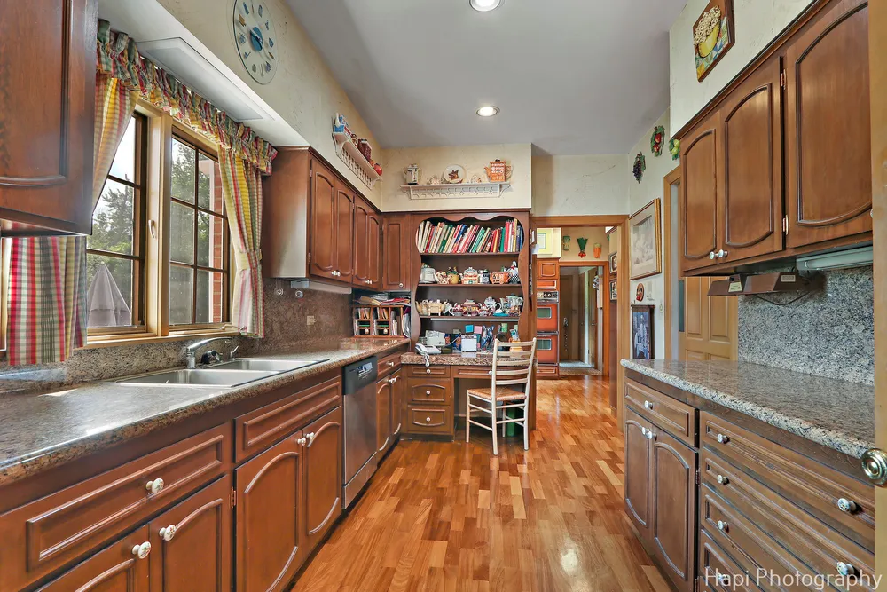 7 3 Lakes Rd, Barrington Hills, IL 60010