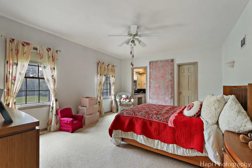 7 3 Lakes Rd, Barrington Hills, IL 60010