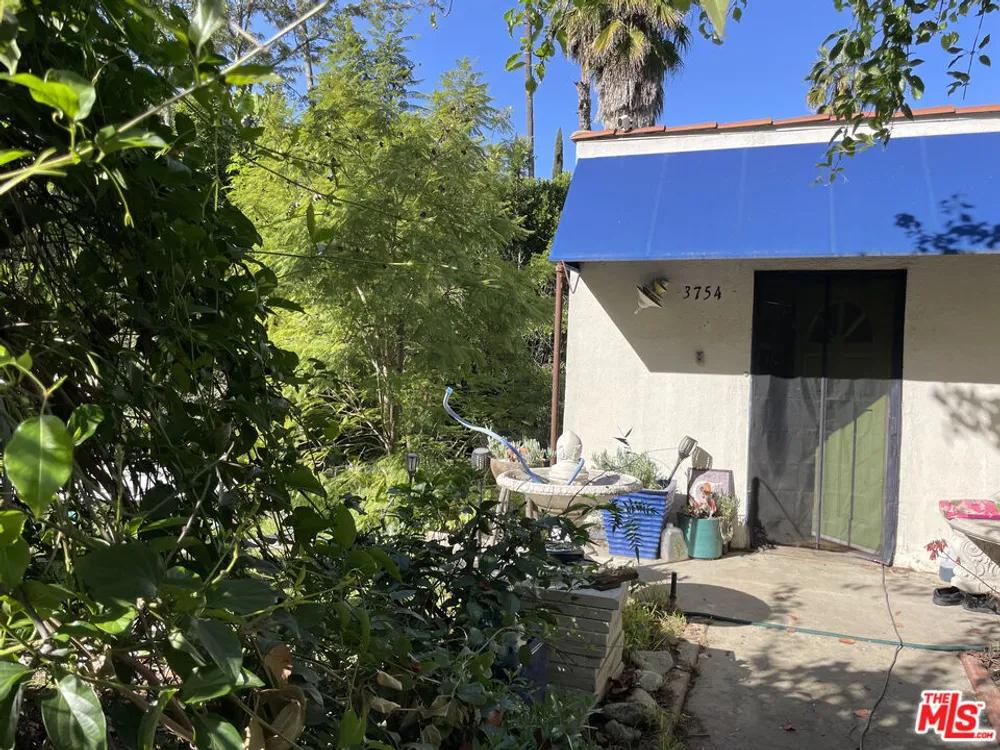 90068, CA