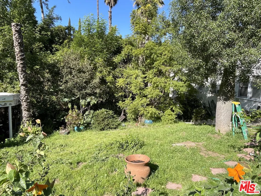 90068, CA