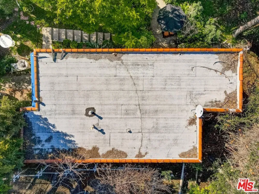 90068, CA