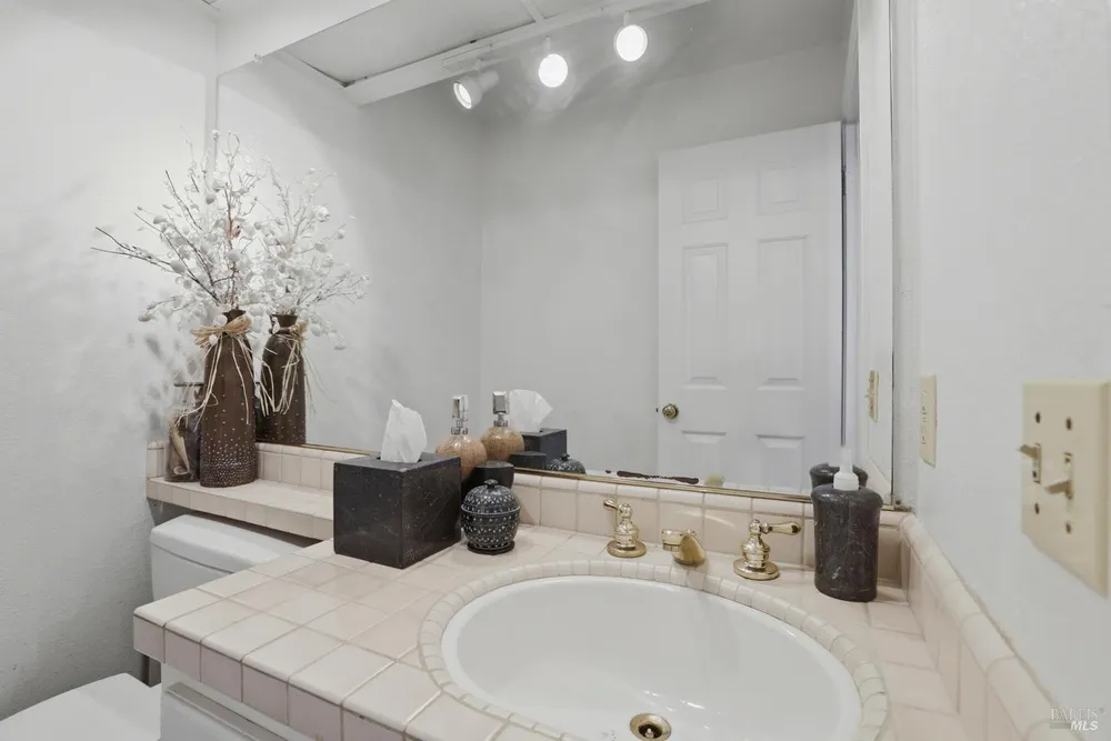 46 Mariners Circle, San Rafael, CA 94903