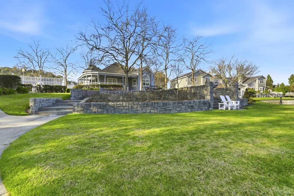 46 Mariners Circle, San Rafael, CA 94903