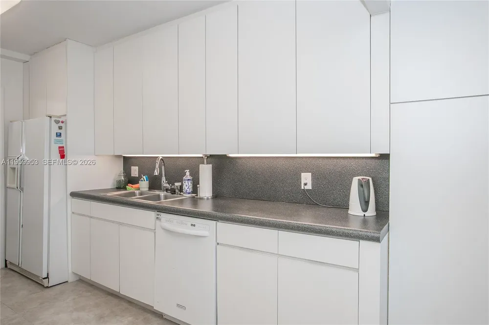 1800 NE 114th St, Miami, FL 33181