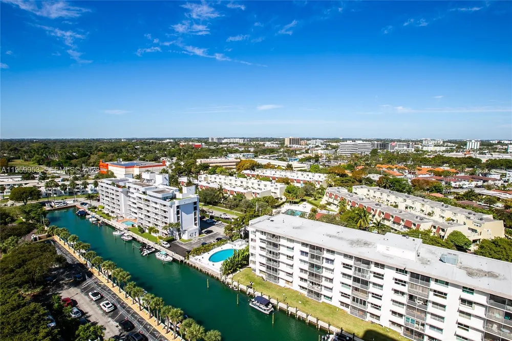 1800 NE 114th St, Miami, FL 33181