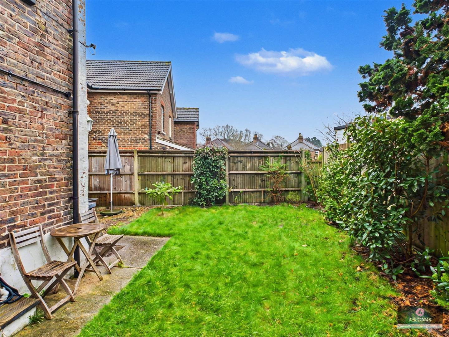 Crabbet Road, Three Bridges Image 14