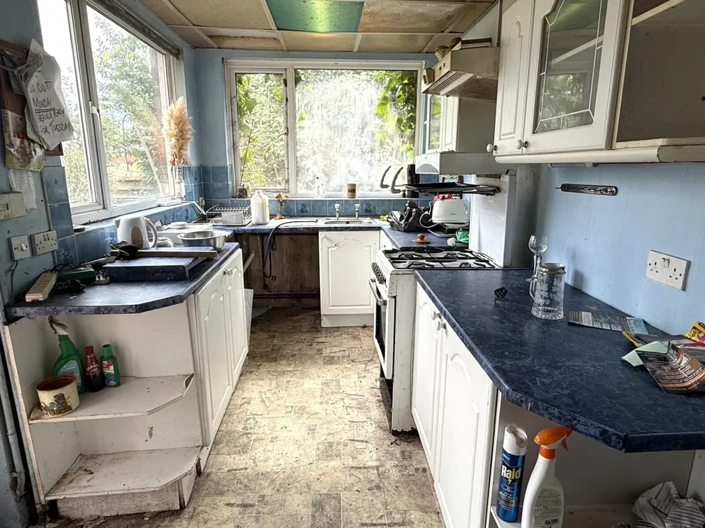 Property carousel item 4