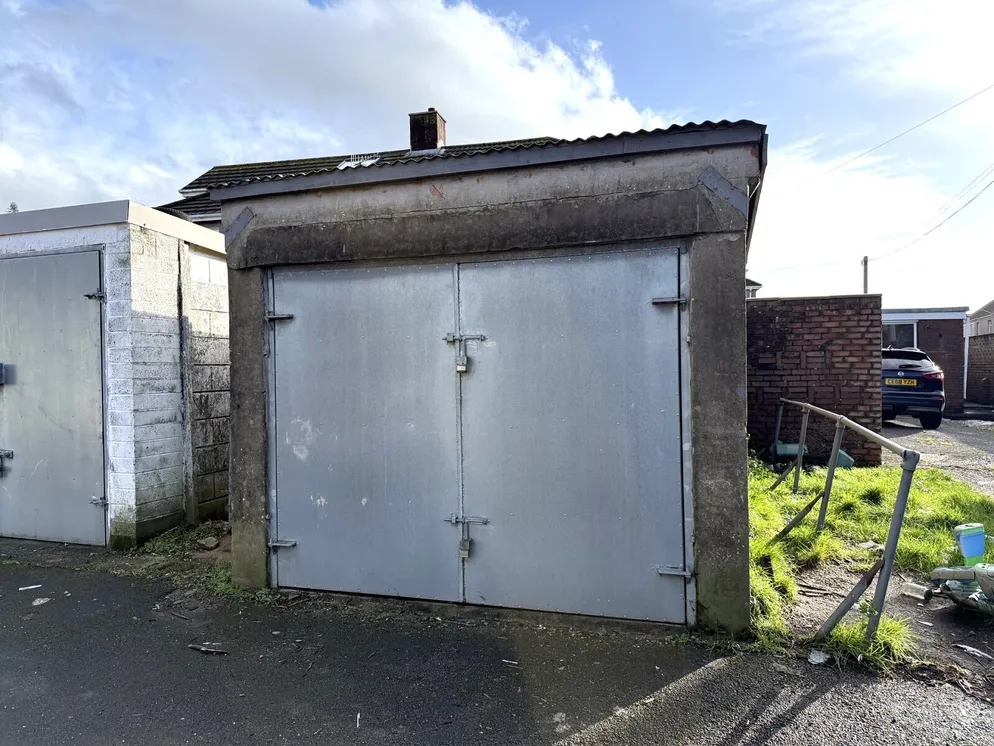 Property carousel item 12