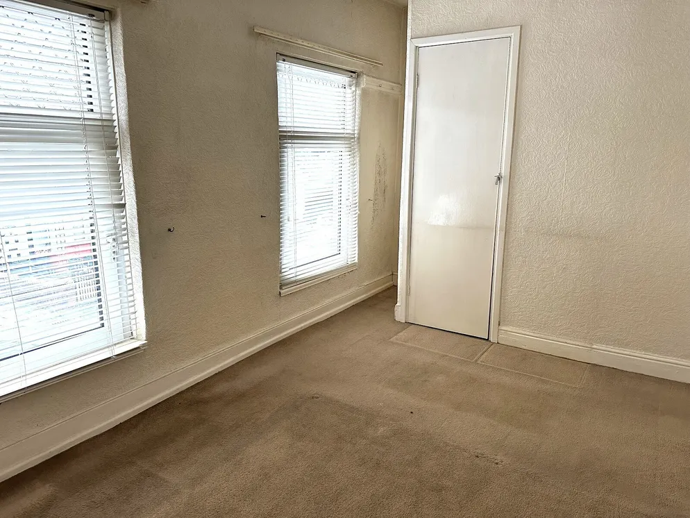 Property carousel item 11
