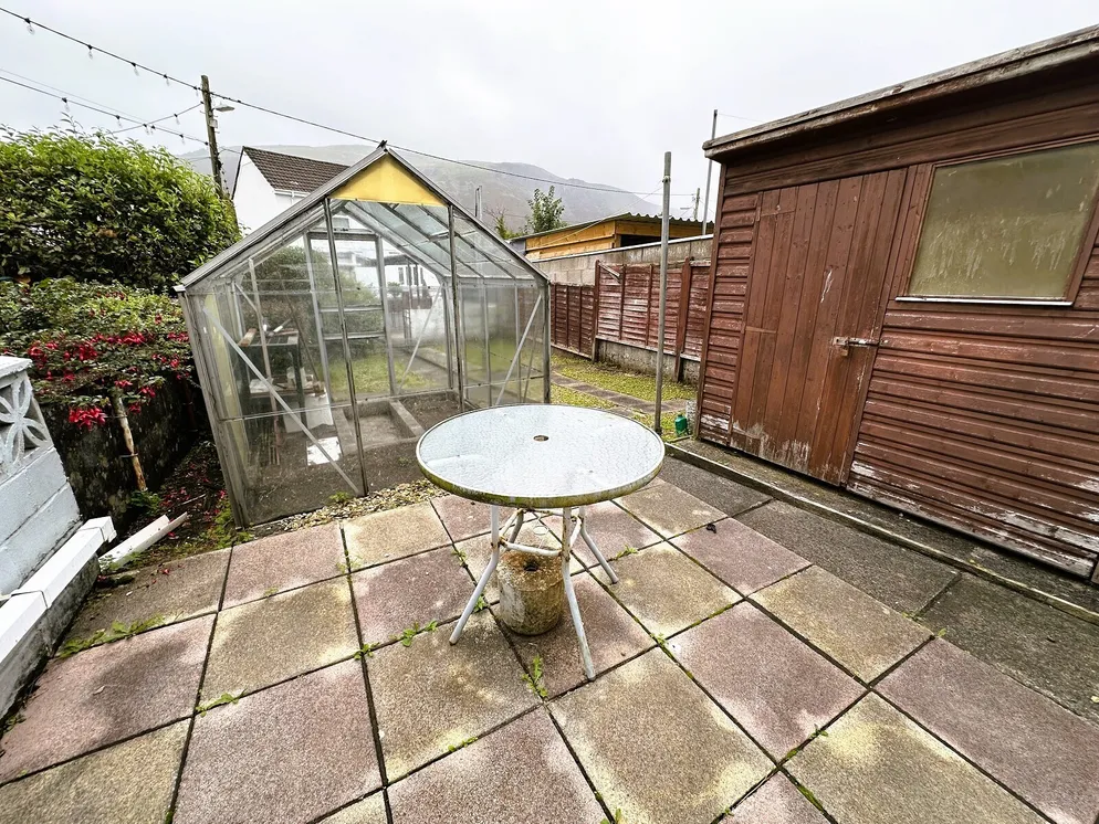 Property carousel item 18