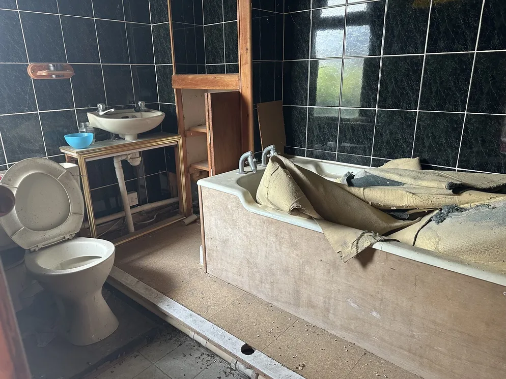 Property carousel item 18