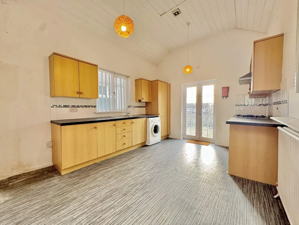 Property carousel item 4