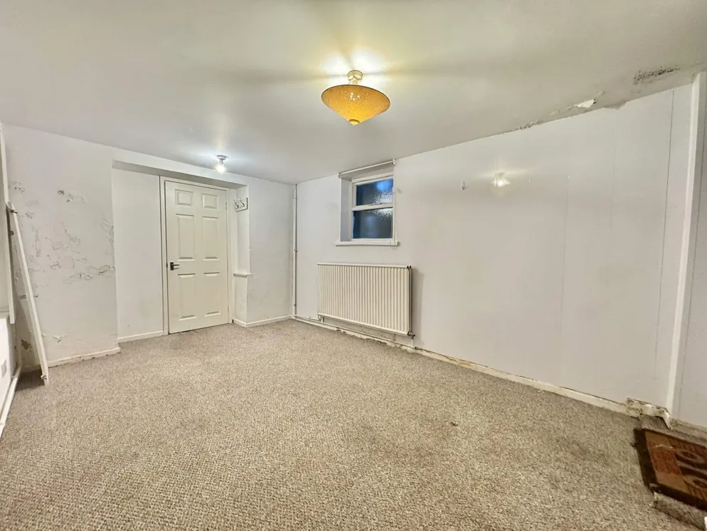 Property carousel item 7