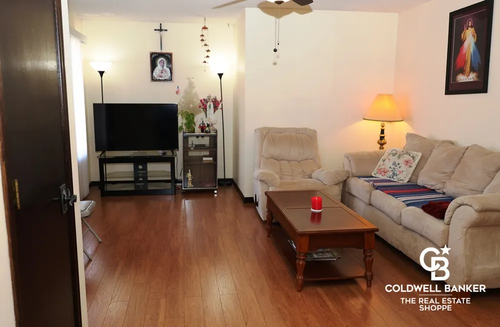 1708 Labrador Blvd, Garden City, KS 67846