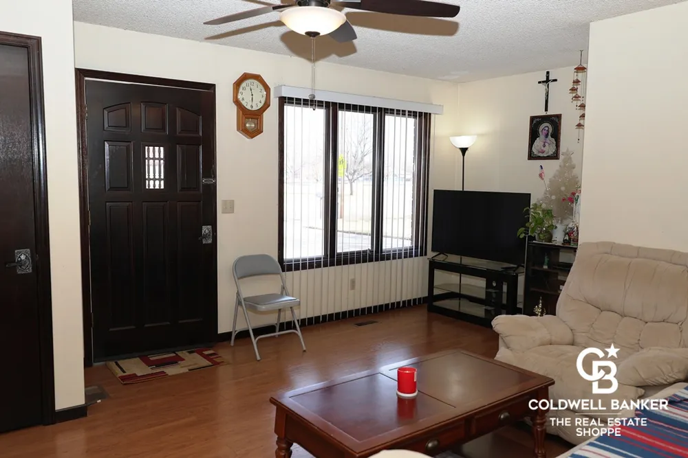 1708 Labrador Blvd, Garden City, KS 67846