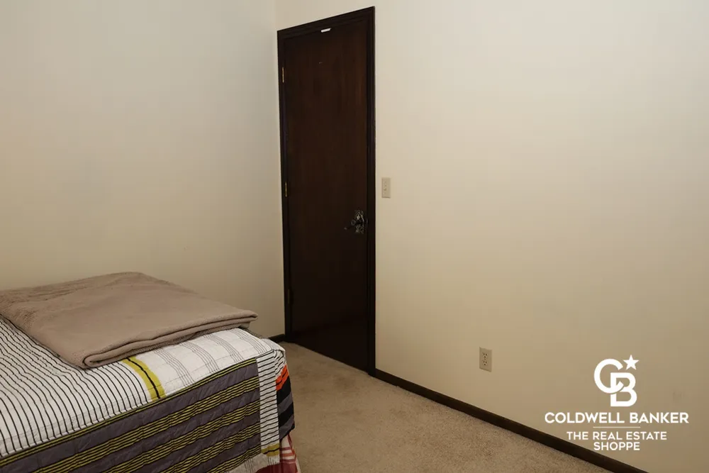 1708 Labrador Blvd, Garden City, KS 67846