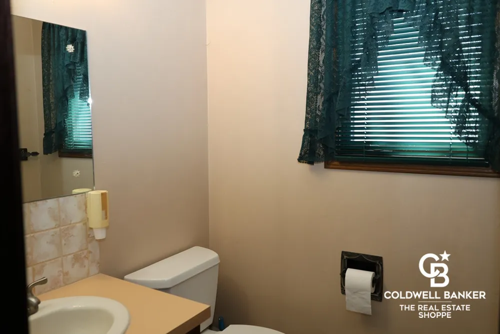 1708 Labrador Blvd, Garden City, KS 67846