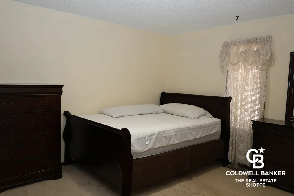 1708 Labrador Blvd, Garden City, KS 67846