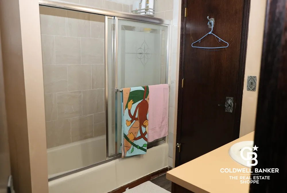 1708 Labrador Blvd, Garden City, KS 67846