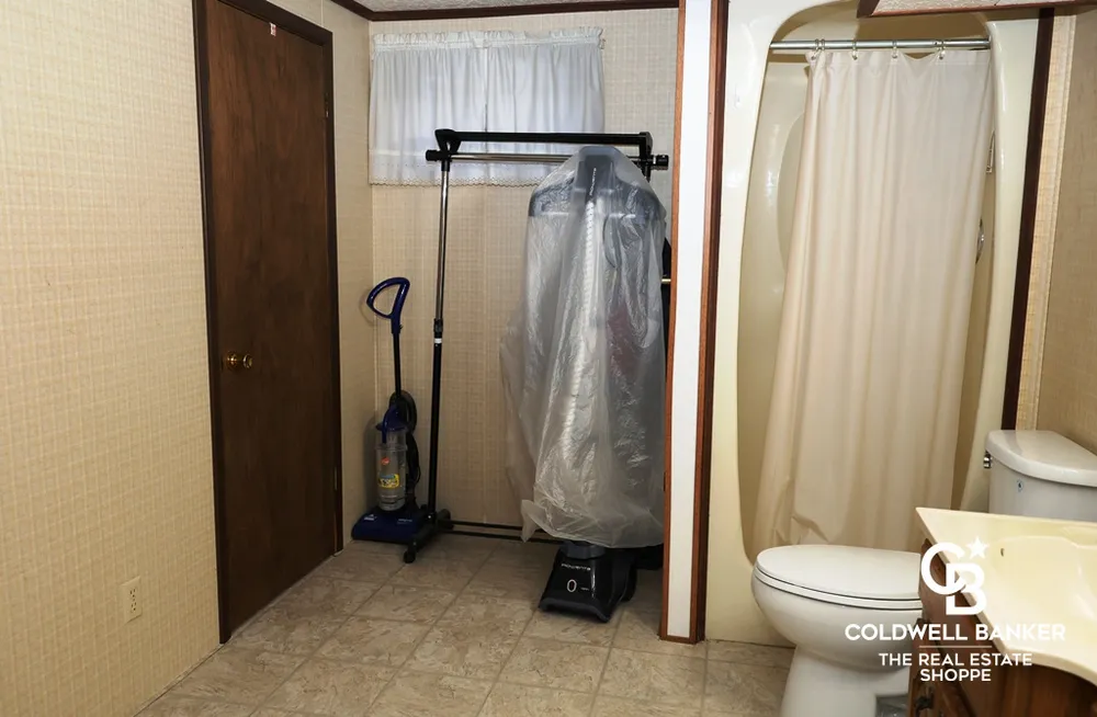1708 Labrador Blvd, Garden City, KS 67846