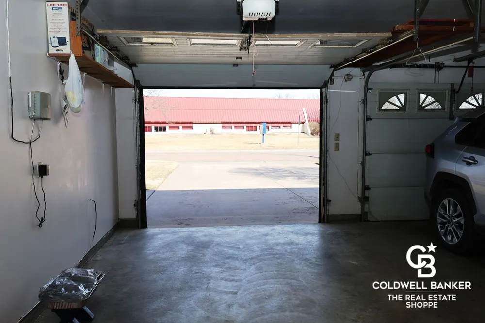 1708 Labrador Blvd, Garden City, KS 67846