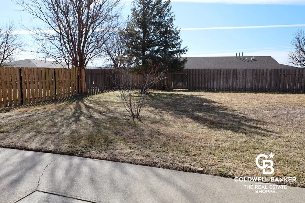 1708 Labrador Blvd, Garden City, KS 67846