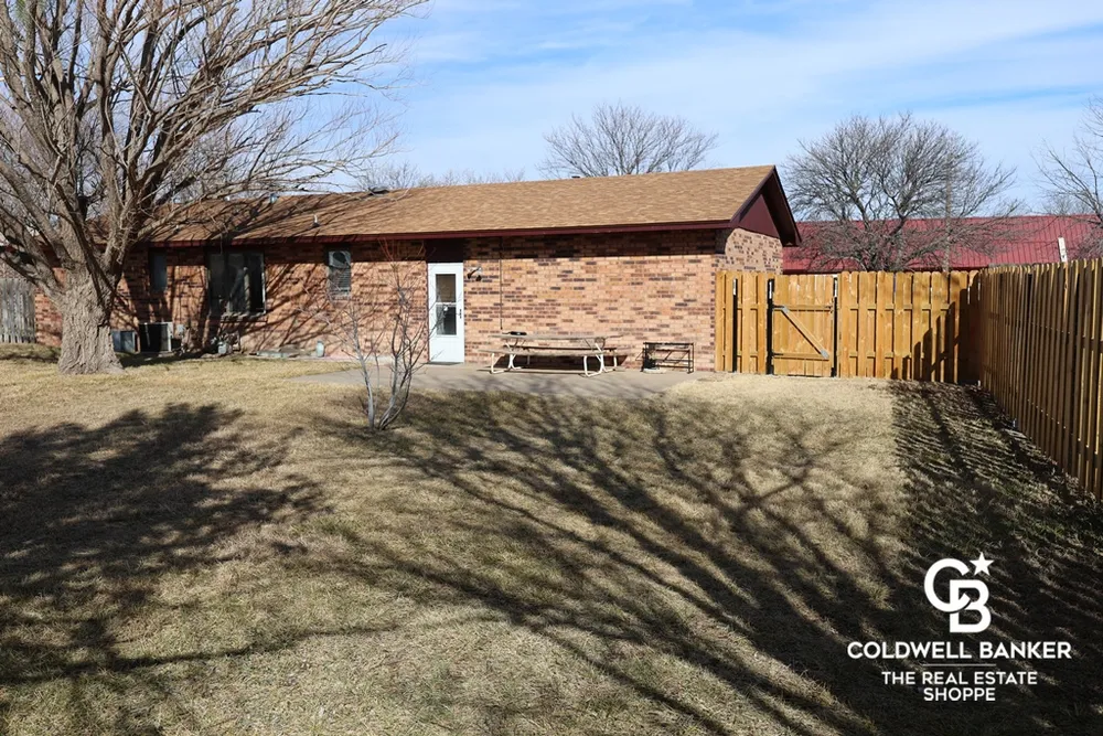 1708 Labrador Blvd, Garden City, KS 67846