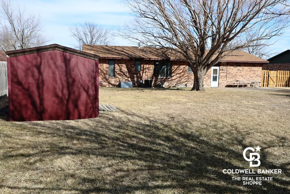 1708 Labrador Blvd, Garden City, KS 67846