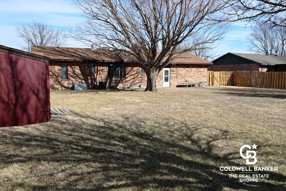 1708 Labrador Blvd, Garden City, KS 67846