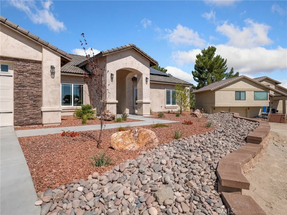 16465 Koda Rd, Apple Valley, CA 92307