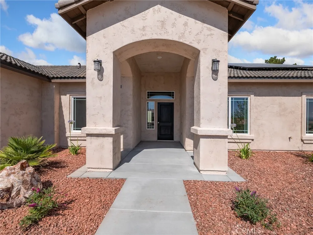 16465 Koda Rd, Apple Valley, CA 92307