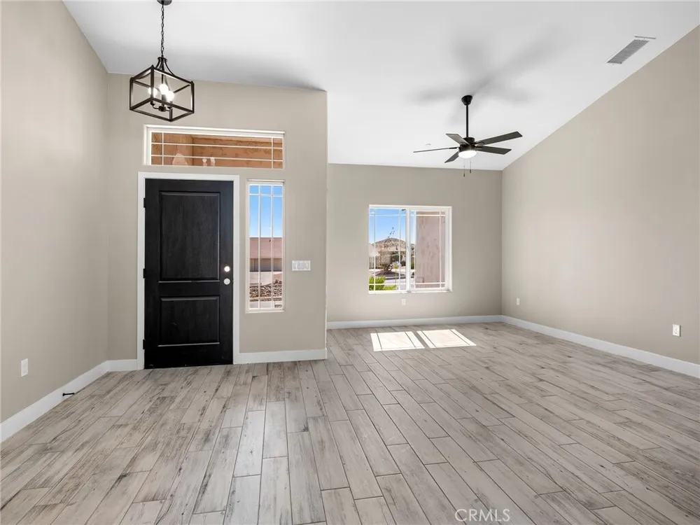 16465 Koda Rd, Apple Valley, CA 92307