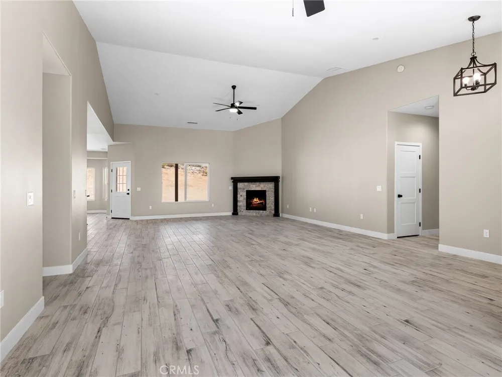 16465 Koda Rd, Apple Valley, CA 92307