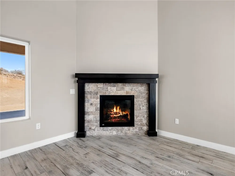 16465 Koda Rd, Apple Valley, CA 92307