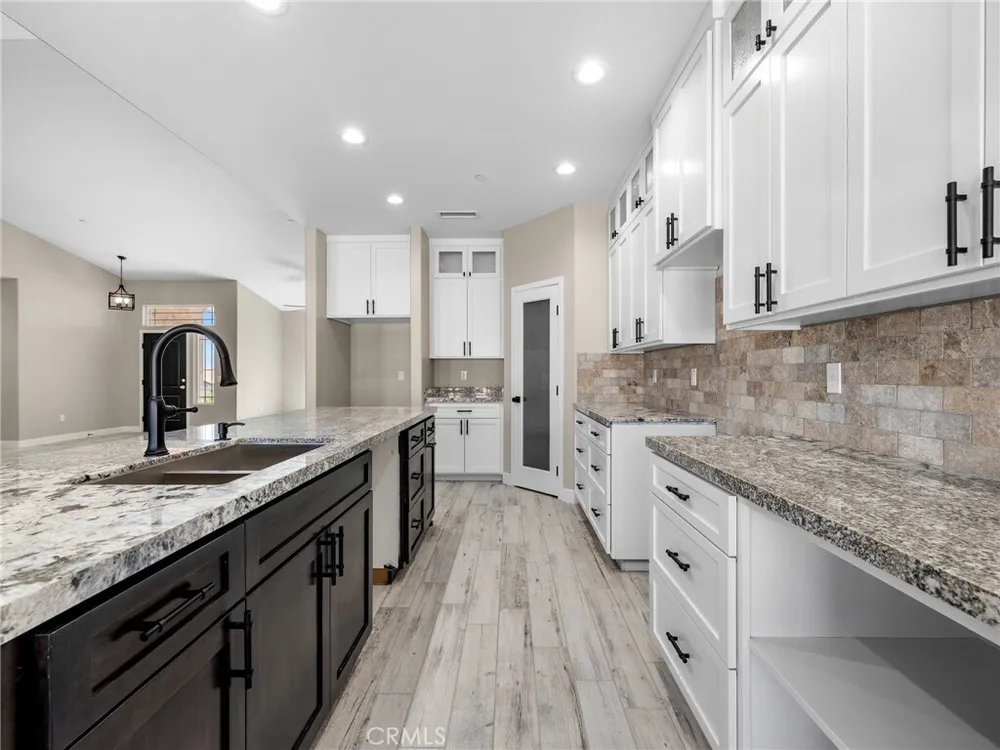 16465 Koda Rd, Apple Valley, CA 92307