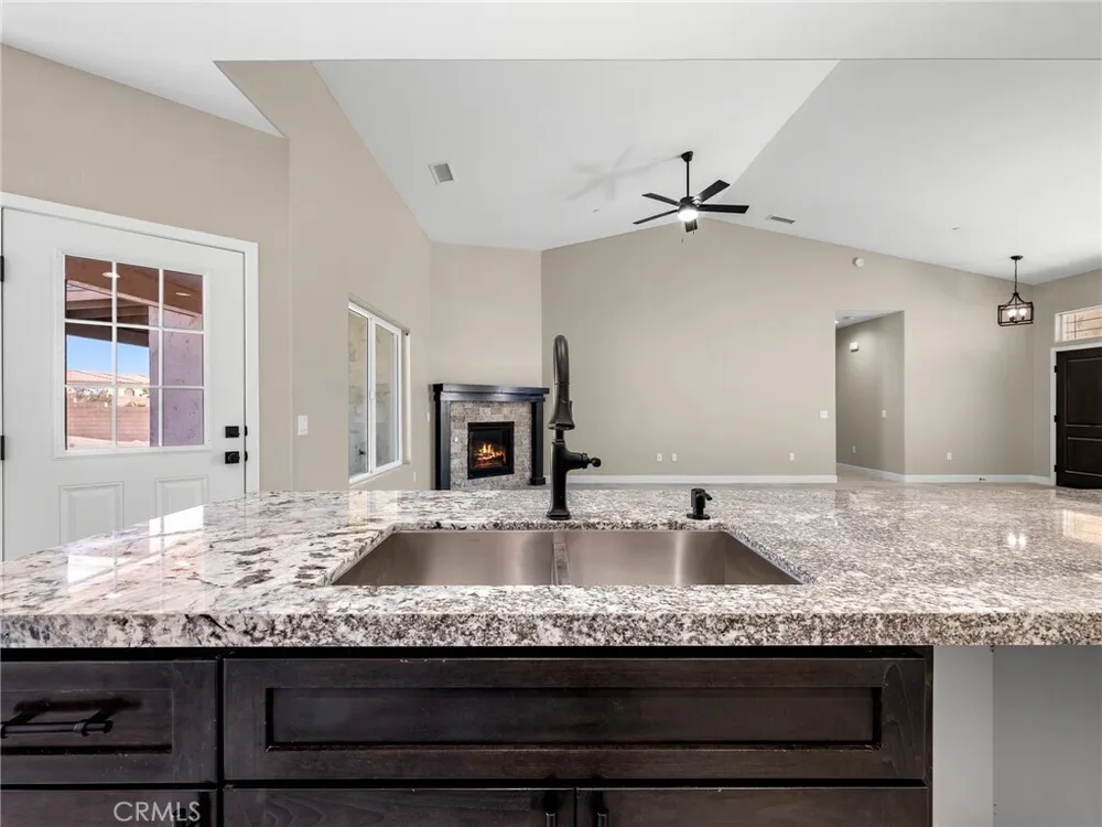 16465 Koda Rd, Apple Valley, CA 92307