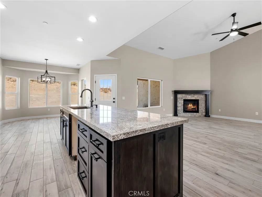 16465 Koda Rd, Apple Valley, CA 92307