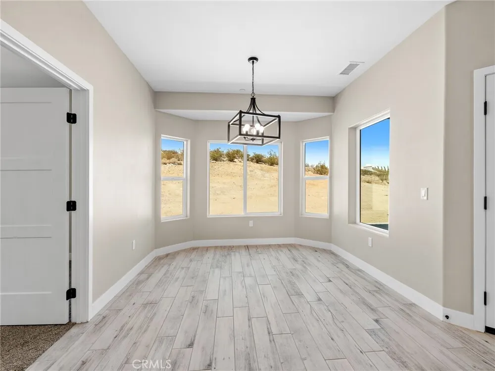 16465 Koda Rd, Apple Valley, CA 92307
