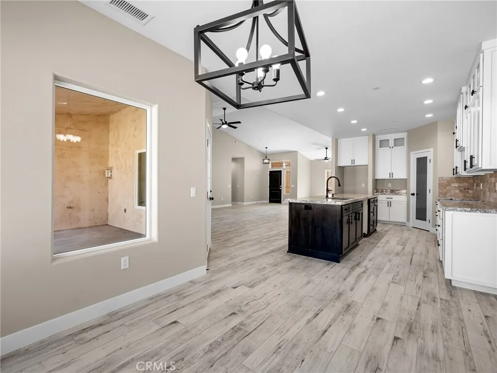 16465 Koda Rd, Apple Valley, CA 92307