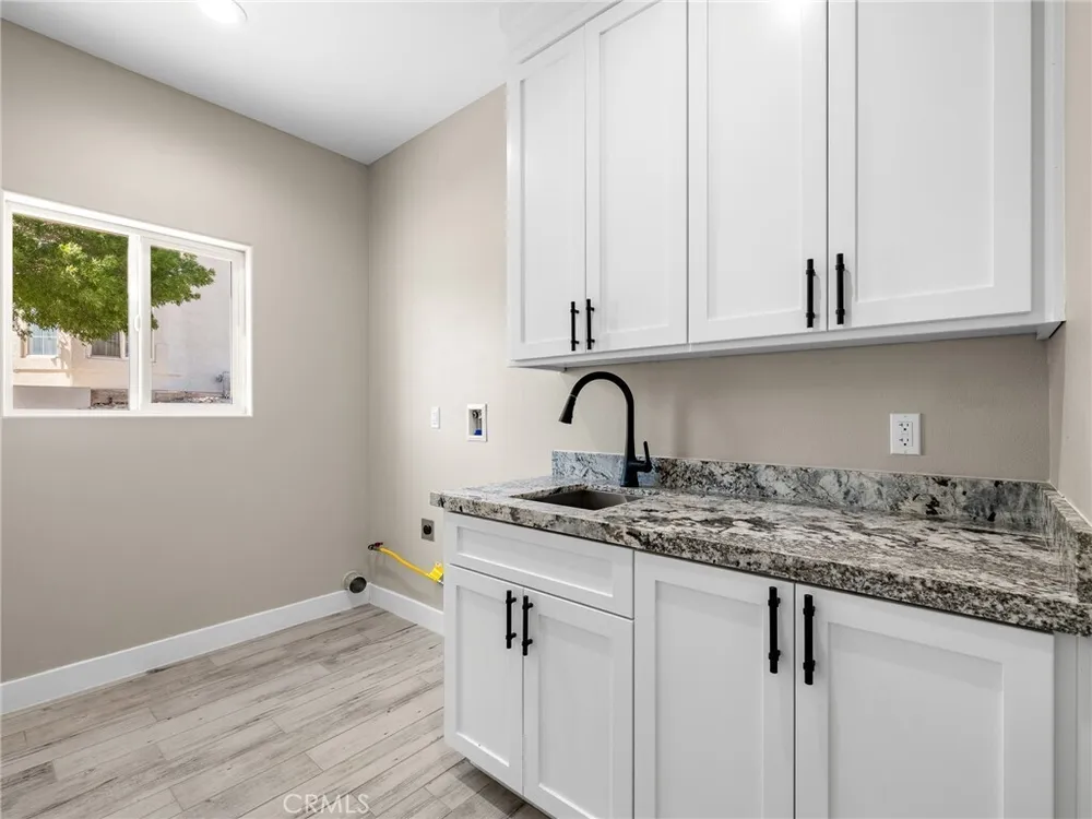 16465 Koda Rd, Apple Valley, CA 92307