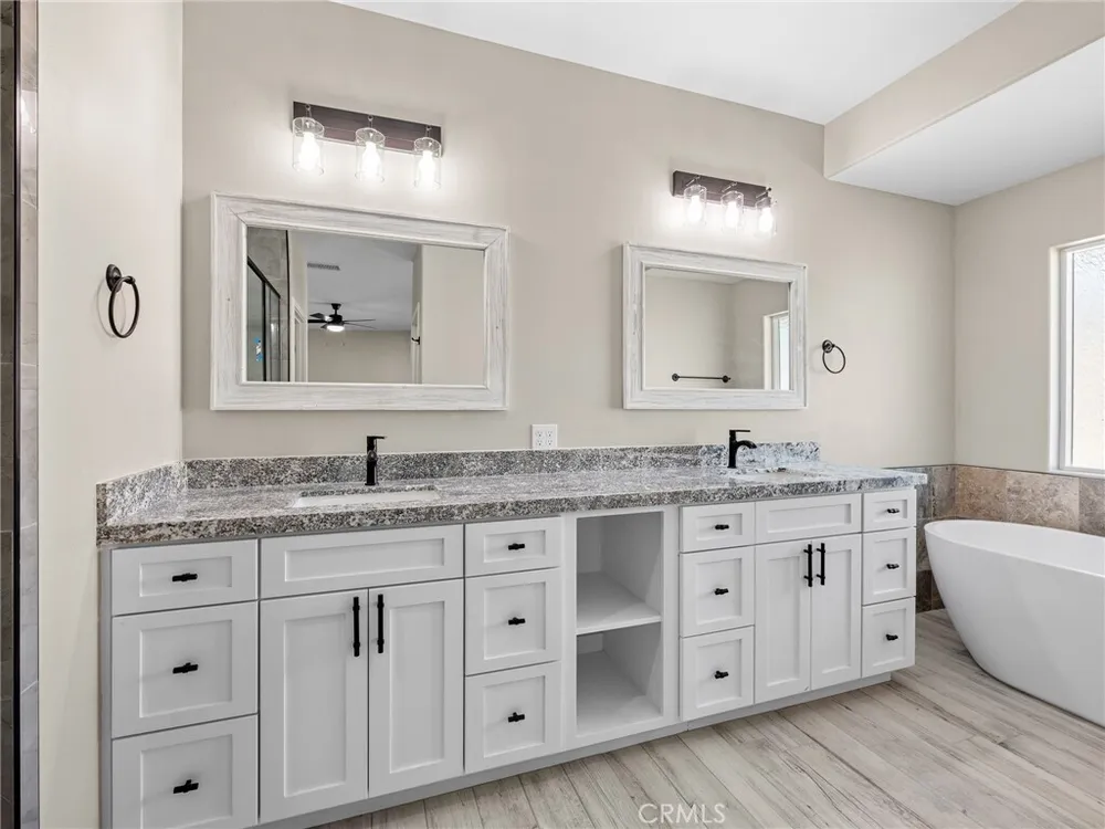 16465 Koda Rd, Apple Valley, CA 92307