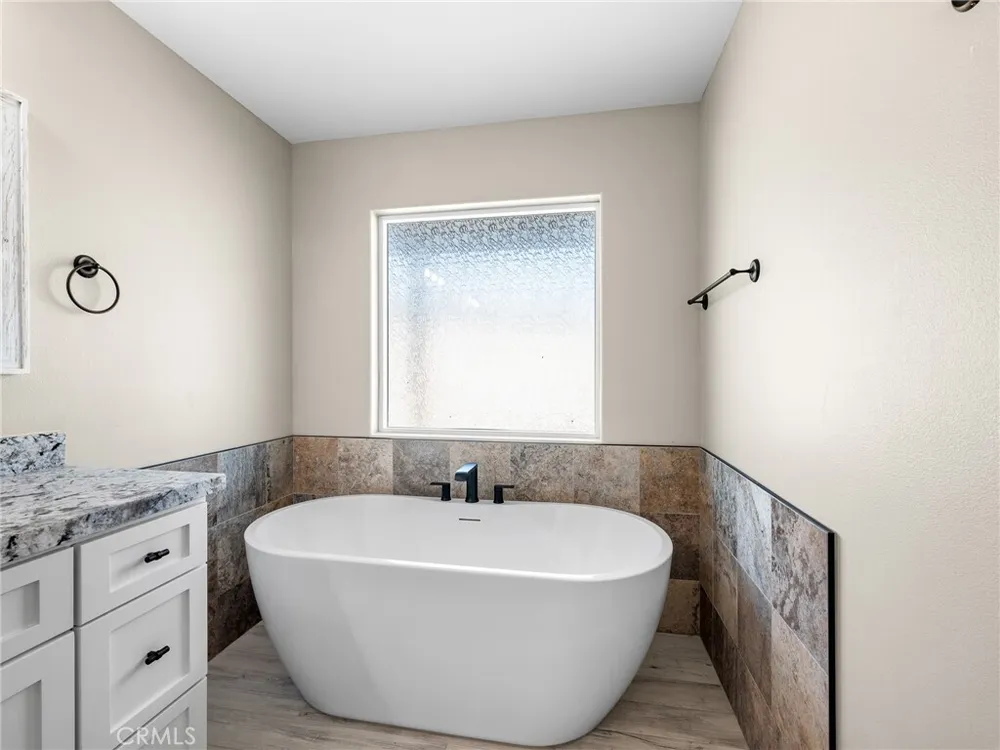16465 Koda Rd, Apple Valley, CA 92307