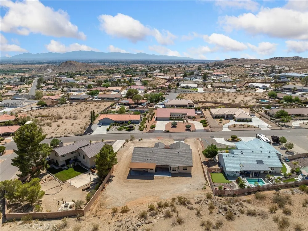 16465 Koda Rd, Apple Valley, CA 92307