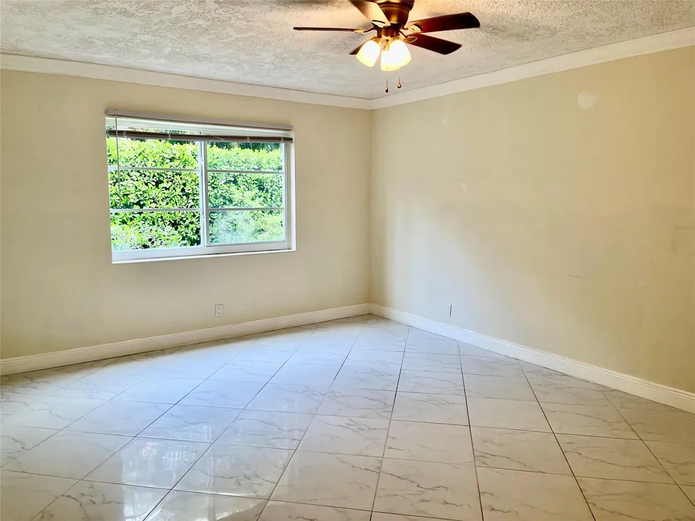 639 W Oakland Park Blvd, Oakland Park, FL 33311